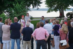 Szenische Darstellung bei der ersten Herrschinger Ortsführung 2017